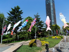 東京ミッドタウン六本木のＧＷはこいのぼりや芝生の上でヨガやフィットネス、シネマを開催！