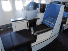 ​KLMがヘラ・ヨンゲリウス客室デザインのボーイングB777-200を日本路線導入。