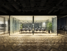 nendoがデザインした「0」と「1」でデジタルを表現したガラスを用いたオフィスのインテリア