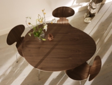 フリッツ ハンセン ストア 大阪　アルネ・ヤコブセンがデザインの復刻したエッグテーブルを発売