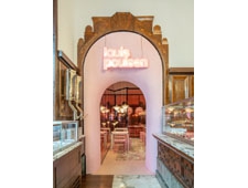 【ミラノデザインウィーク2022】ルイスポールセンはミラノの老舗カフェでインスタレーションを実施